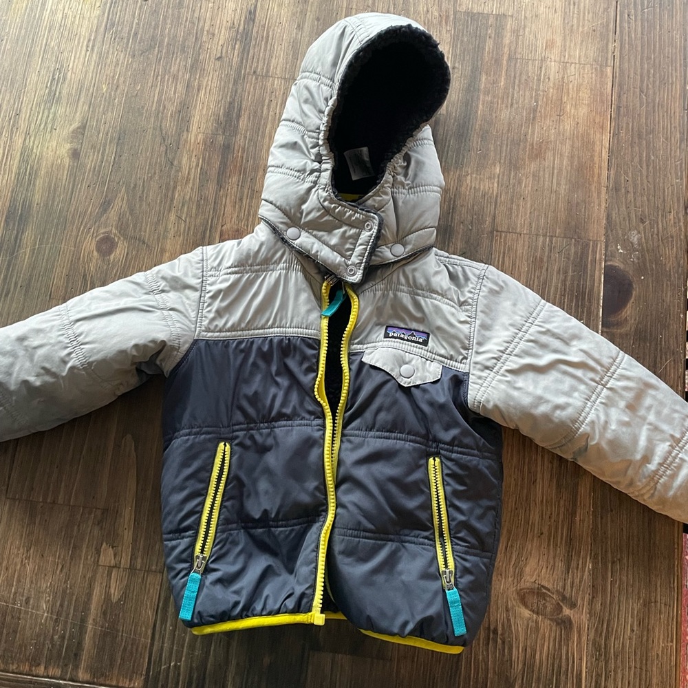 Patagonia little boy 3T coat. Reversible. Detachable hood.